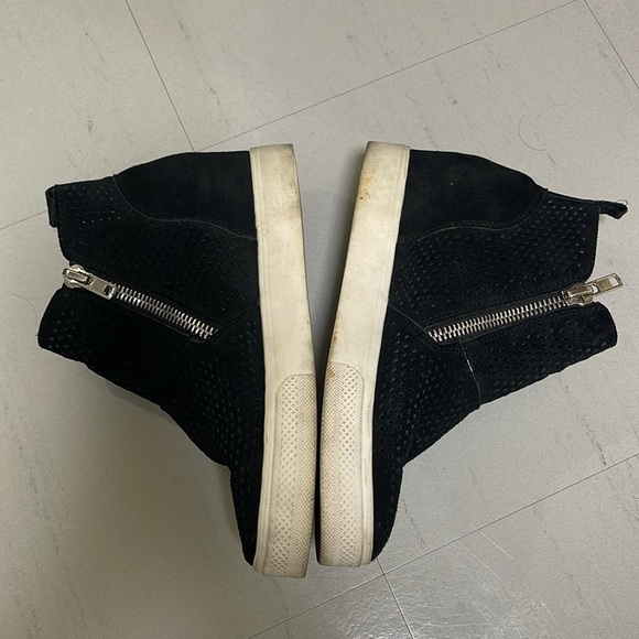 Steven Madden Wedgie-P Black Suede Zip Up Sneakers Size 8.5 - Picture 3 of 9